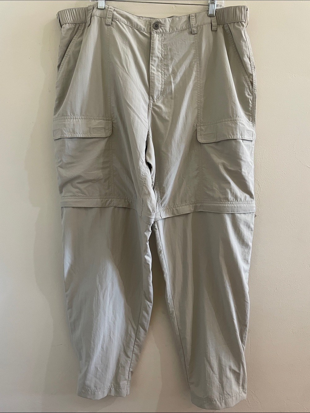 White Sierra Lightweight Convertible Cargo Pants in Light Khaki XXL granola gorp